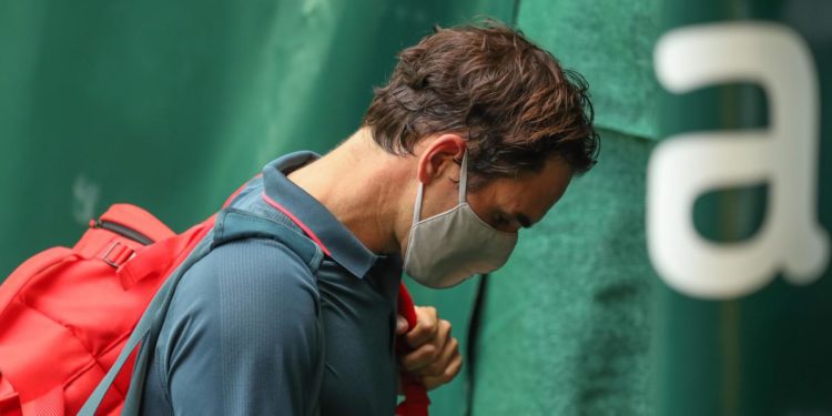 Federer crolla con Auger Aliassime, è fuori ad Halle