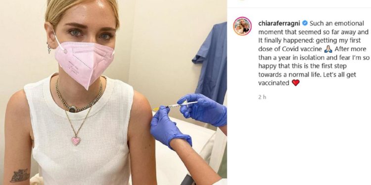 Chiara Ferragni si vaccina contro il Covid: “Fatelo tutti”