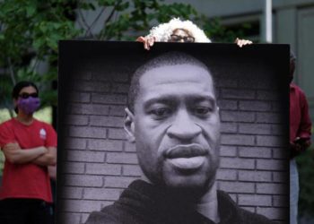 Omicidio Floyd, sentenza processo: Chauvin condannato a 22 anni e mezzo