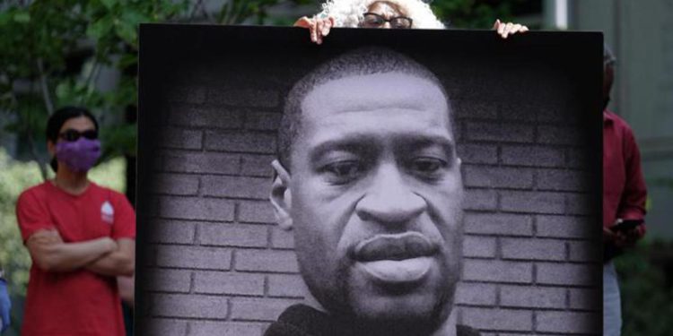 Omicidio Floyd, sentenza processo: Chauvin condannato a 22 anni e mezzo