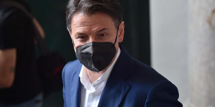 M5S, telefonata chiarificatrice Grillo-Conte: accordo vicino