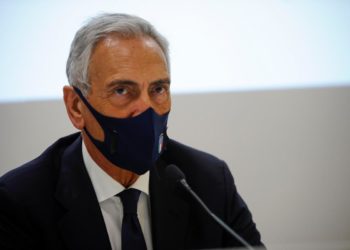 Italia-Galles, solo 5 azzurri si inginocchiano contro razzismo. Gravina: “Sono liberi”