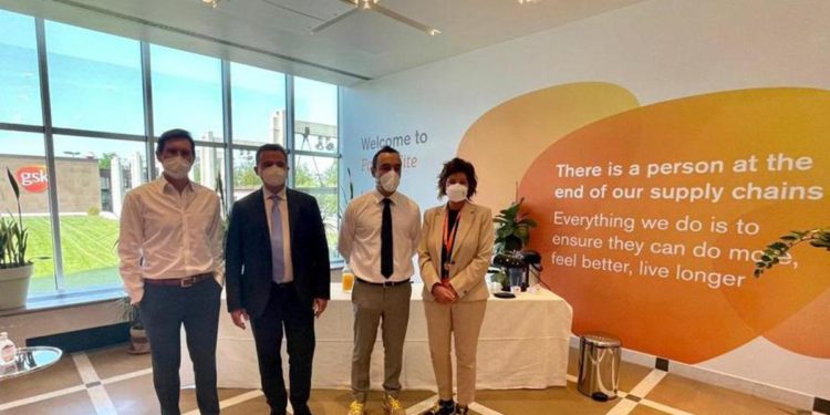 Farmaceutica, assessore regionale Donini visita stabilimento Gsk Parma