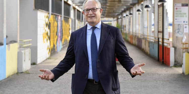 Roma, Gualtieri: “Conte un amico, ma Raggi insostenibile”