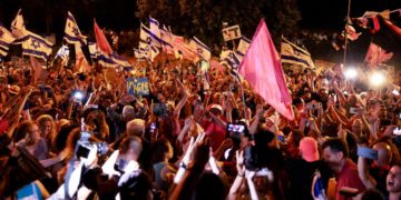 Israele, nasce il governo Bennett-Lapid