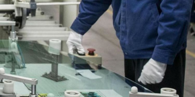 Blocco licenziamenti per chi ha usato di più la cassa Covid, l’ipotesi allo studio