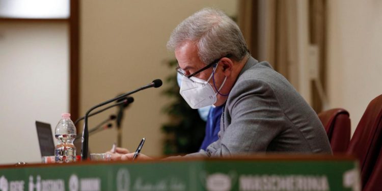 Variante Delta, Locatelli: “Una dose di vaccino non basta”