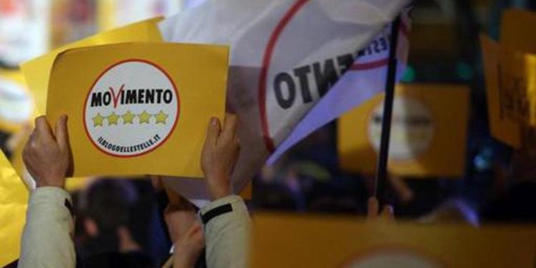 M5S, eletti col fiato sospeso: “Conte accetti condizioni Grillo”
