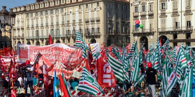 Sindacati in piazza, Landini: “Non è il momento di ulteriori fratture sociali”