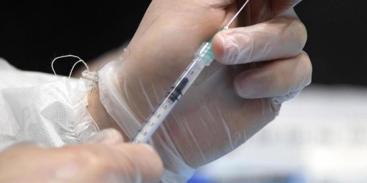 AstraZeneca seconda dose, in Lombardia mix vaccini da 17 giugno