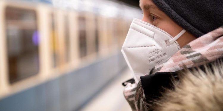 Zona bianca, Andreoni: “Mascherina necessaria anche con vaccino”