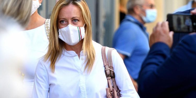 Sondaggi politici, Fratelli d’Italia supera Pd