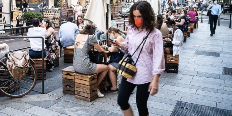 Covid oggi Lombardia, 134 contagi e 2 morti. A Milano 62 nuovi casi