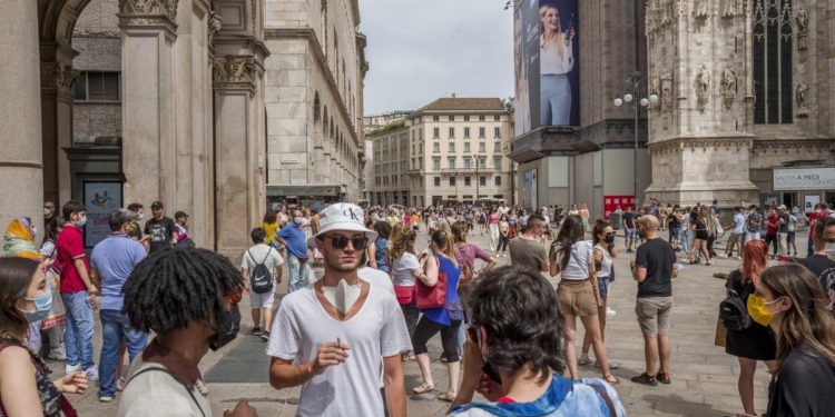 Zona bianca e mascherine all’aperto: regole, cosa cambia