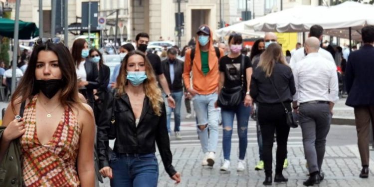 Covid oggi Lombardia, 461 contagi e 9 morti. A Milano 123 nuovi casi