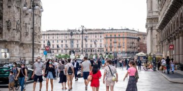 Zona bianca, oggi stop coprifuoco per altre 5 regioni: cosa cambia