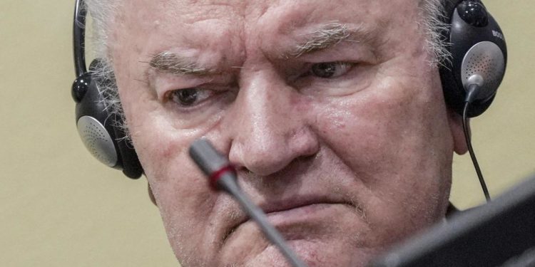 Confermato l’ergastolo per Ratko Mladic, il boia di Srebrenica