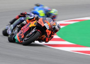 MotoGp Catalogna, Rossi e Marquez cadono: vince Oliveira