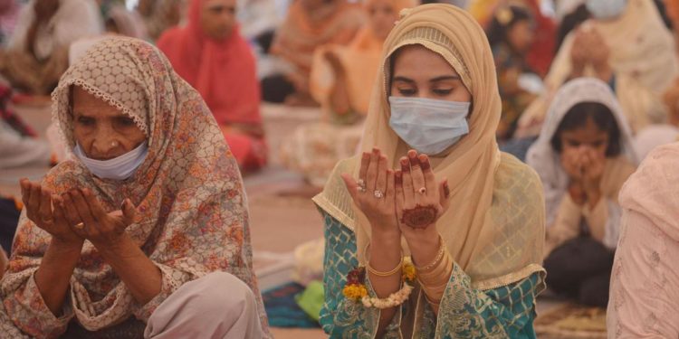 Pakistan, premier: “Stupri? Abbigliamento donne ha impatto su uomini”