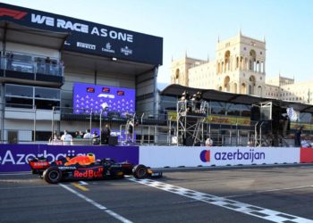 Gp Baku, vince Perez. Verstappen ko e Hamilton flop