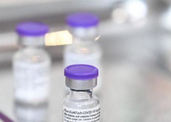 Pfizer seconda dose, Bassetti: “Botta di anticorpi contro varianti”