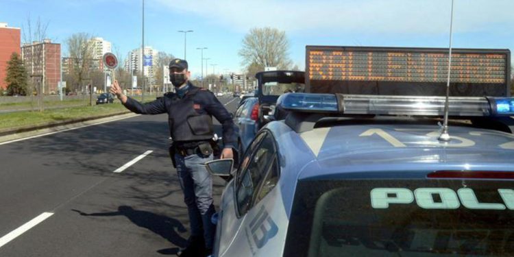 Variante Delta, Locatelli: “Possibili chiusure in zone con alta diffusione”