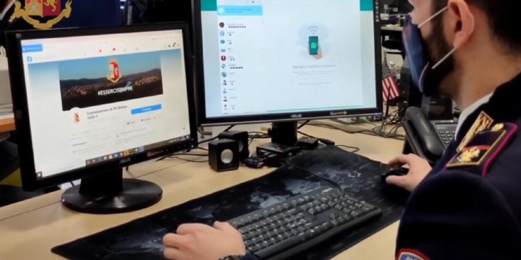 Pedopornografia, scambio video e foto online: 4 arresti in Lombardia