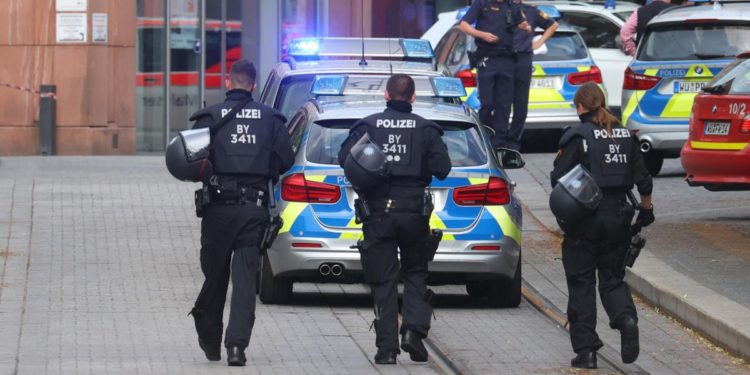 Germania, attacco con il coltello: 3 morti e 6 feriti