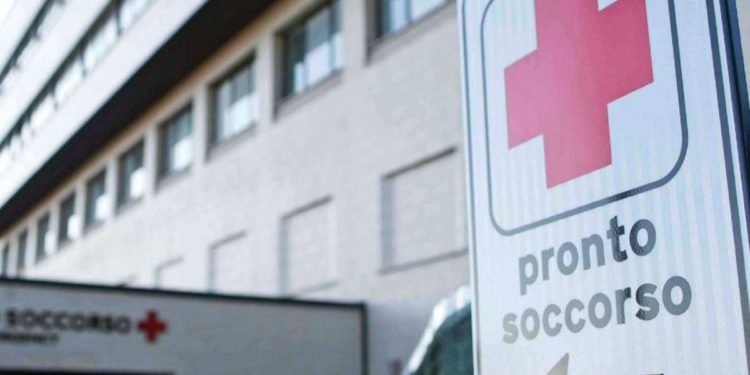 Roma, sparo agente: in codice rosso uomo armato di coltello a Termini