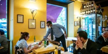 Ristoranti, regole Sardegna: ’20 metri cubi a cliente’