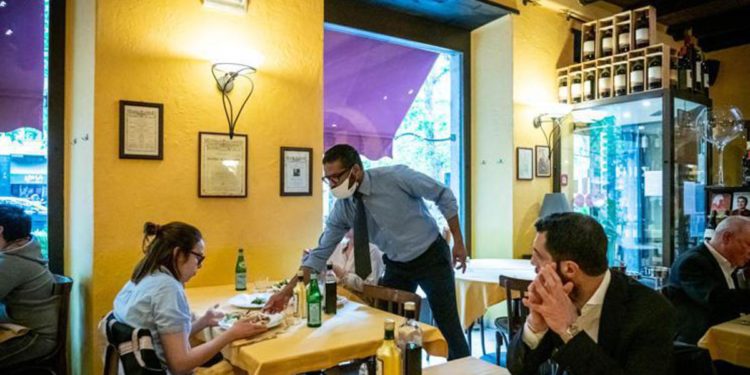 Ristoranti, regole Sardegna: ’20 metri cubi a cliente’