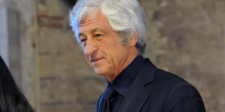 No al vaccino, Rivera: “Molti virologi con me”