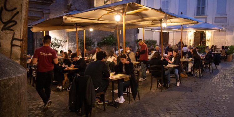 Zona bianca per Lombardia e Lazio: chi può cambiare colore dal 14 giugno