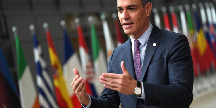 Covid Spagna, da sabato stop mascherine all’aperto