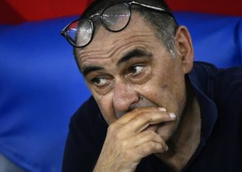 Sarri allenatore della Lazio, l’annuncio del club con sigaretta