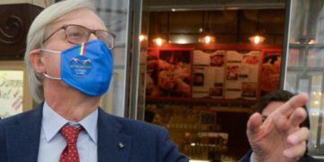 Sgarbi replica alle accuse: “Quadri De Dominicis falsi? Totale invenzione”