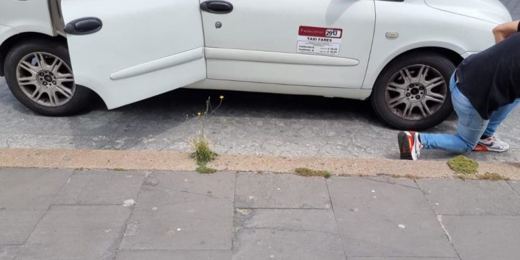 Roma, taxi con Michetti sbanda per colpa delle buche: “Abbiamo rischiato di cappottare”