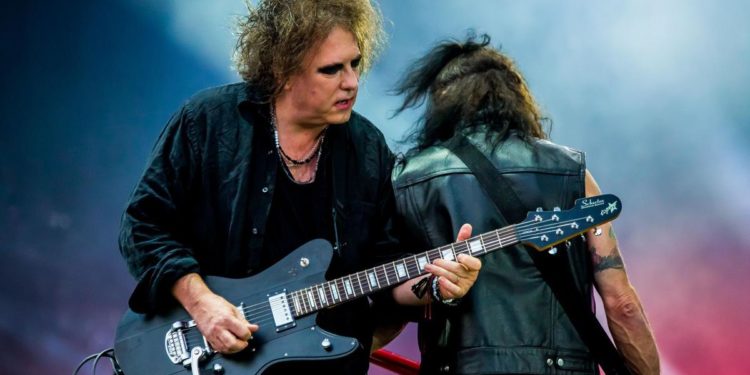 The Cure, Robert Smith pubblicherà un disco solista di musica noise?
