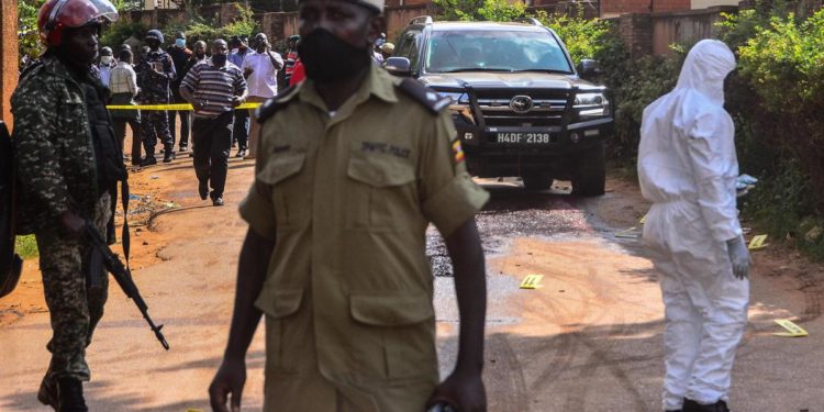 Uganda, spari contro ministro Trasporti: uccisi figlia e autista