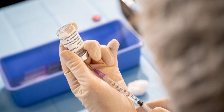 Vaccino Covid e terza dose, Fedriga: “Regioni pronte”