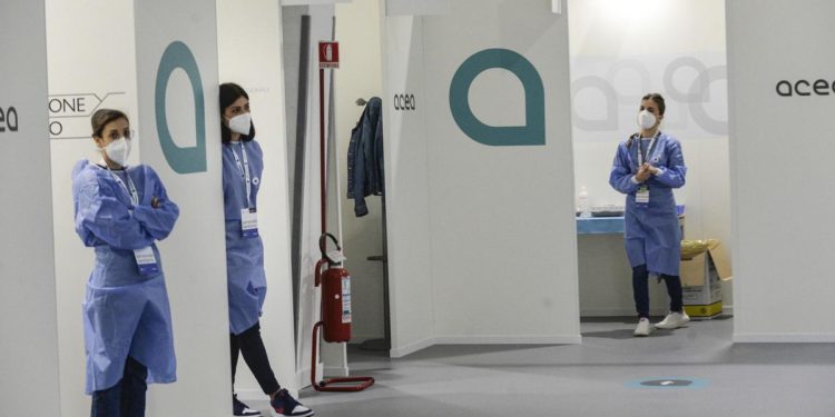 AstraZeneca, Lazio sospende vaccinazioni 18-30 anni
