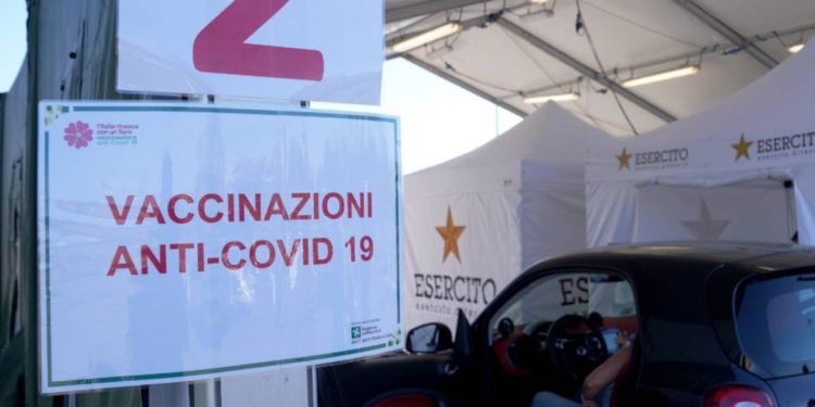 Covid e origine, Clementi: “Non arriva da animali”