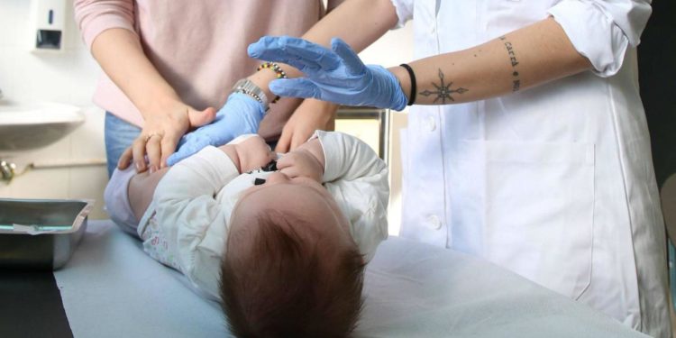 Vaccini a bambini, pediatra: “Nessuna paura, vanno protetti”