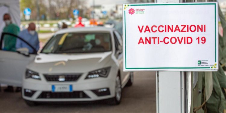 Covid, Figliuolo: “Sfida vaccini si vince tra giugno e luglio”