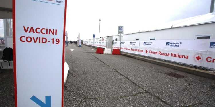 Mix vaccini, Gismondo: “Facendolo non sarei tranquilla”