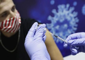 Vaccini Covid, “cala dell’80% rischio contagio e del 95% morte”