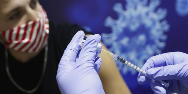 Vaccini Covid, “cala dell’80% rischio contagio e del 95% morte”