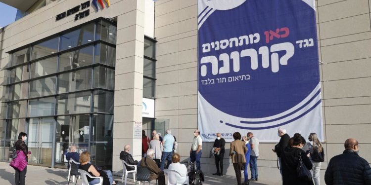 Covid Israele, torna obbligo mascherina al chiuso