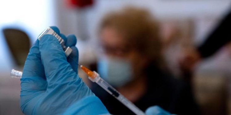 Covid Lazio, Zingaretti: “In prossime 48 ore prima dose vaccino a metà adulti”