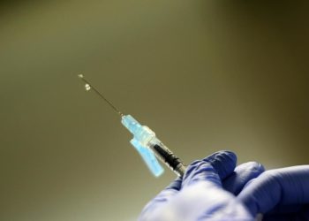 Vaccino Covid, Figliuolo: “Massima flessibilità su richiamo ai giovani”
